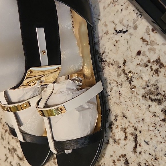 Obsession Rules Tamara Metal Buckle Ankle Flat Sandals 9M New In Box 9M - Picture 3 of 7